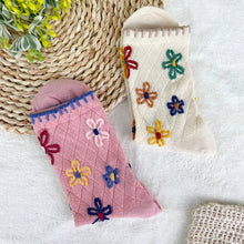 Load image into Gallery viewer, Women&#39;s mid-calf floral socks
