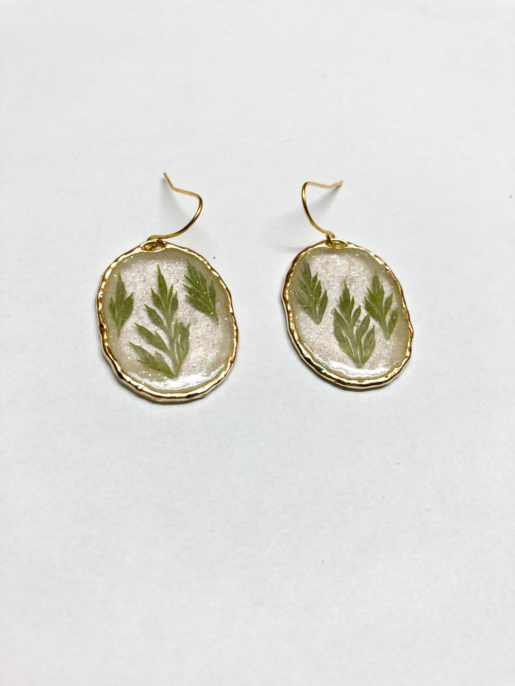 Pressed Leaves in Glitter Resin