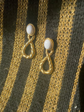 Load image into Gallery viewer, Ivory and Gold Rope Dangle
