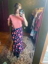 Load image into Gallery viewer, Reversible Christopher and Banks Skirt size 16
